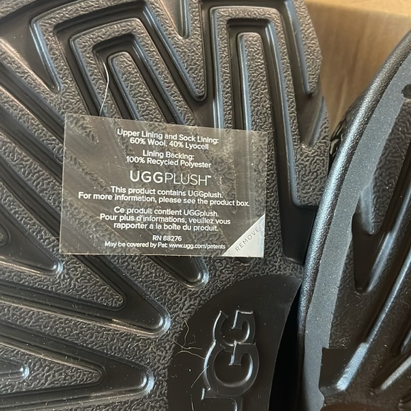 Ugg k cozy 11 gel hearts slipper BNIB Authentic size 6 but fits a size 7US - Picture 8 of 8